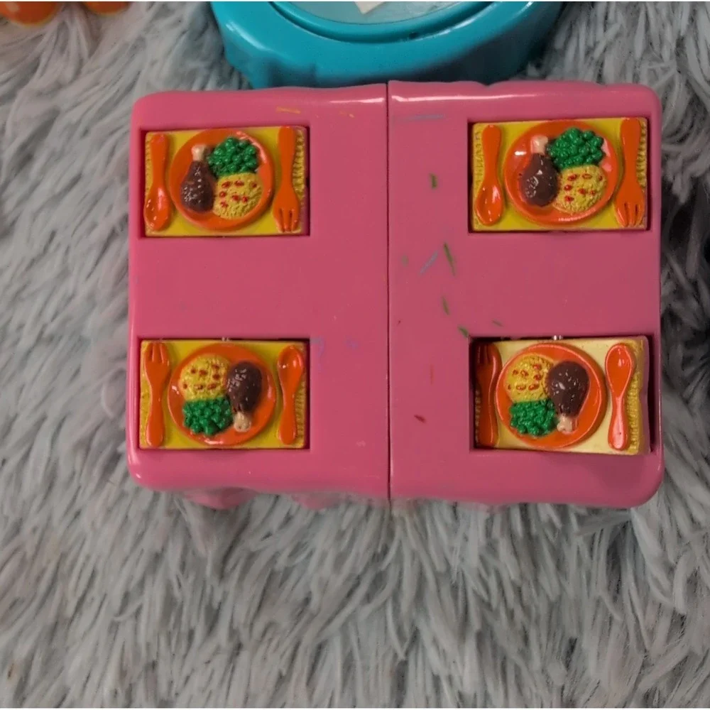 Vintage Mattel Dora the Explorer Doll House Figures Dollhouse Furniture Lot Of 7